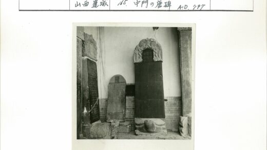 刻铭文石碑与砖墙建筑细节.jpg