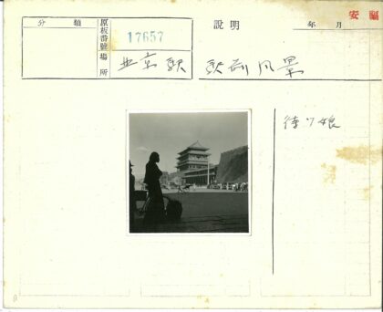 剪影人与自行车传统街景.jpg