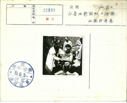 医疗人员救治绷带儿童.jpg