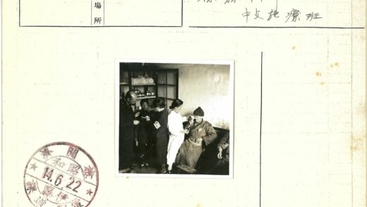 医疗护理与药品架场景.jpg