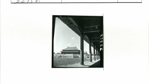 华丽屋顶传统建筑柱廊景观.jpg