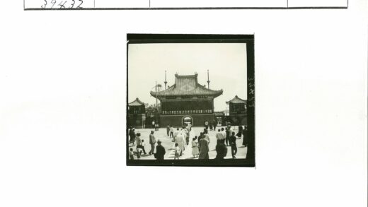 华丽屋顶传统建筑群广场.jpg