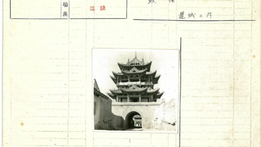 华丽屋顶多层传统宝塔.jpg