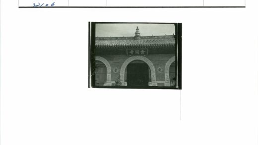 华丽屋顶拱门传统建筑雕像入口.jpg
