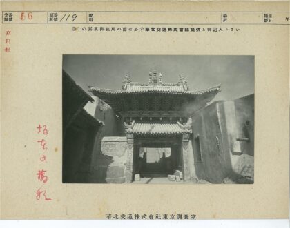 华丽建筑大门与石墙楼梯.jpg