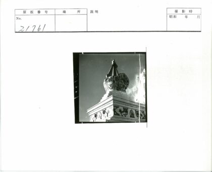 华丽建筑尖塔雕刻特写.jpg