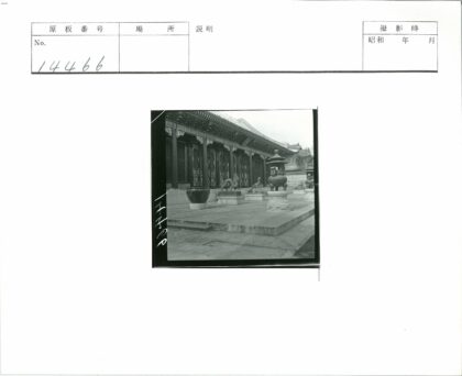 华丽建筑雕刻石柱庭院.jpg