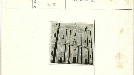 华丽教堂正面建筑与雕像.jpg