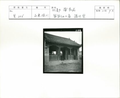 华丽木柱精致屋顶石墙花园建筑.jpg