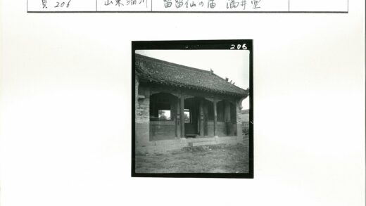 华丽木柱精致屋顶石墙花园建筑.jpg