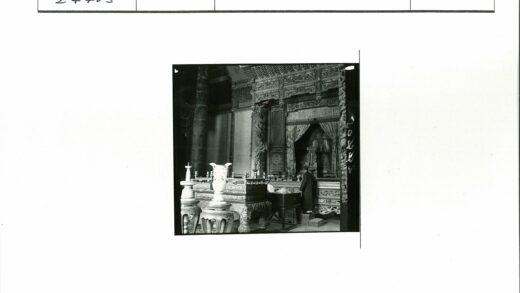 华丽祭坛与雕像装饰.jpg