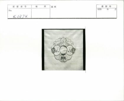 华丽花卉刺绣圆形纺织品.jpg