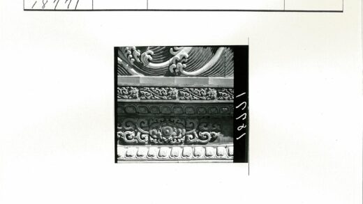 华丽花卉漩涡建筑雕刻细节.jpg