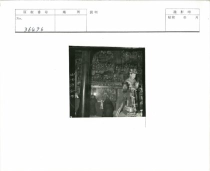 华丽装饰房间与雕像仪式品.jpg