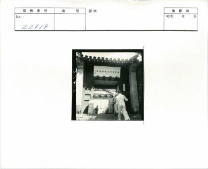 华丽门廊台阶与街景.jpg