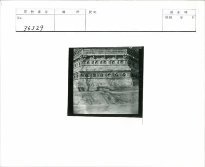 华丽雕刻砖石建筑细节阴影.jpg