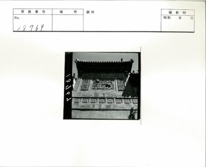 华丽龙纹石雕建筑外观.jpg