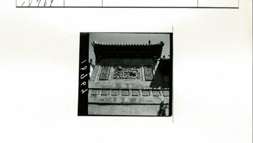 华丽龙纹石雕建筑外观.jpg
