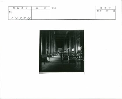 博物馆文物陈列厅历史展柜.jpg
