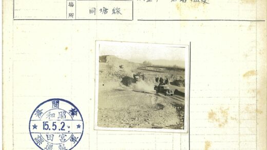 卡车车队穿越崎岖山地.jpg