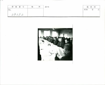 历史会议档案研究讨论场景.jpg