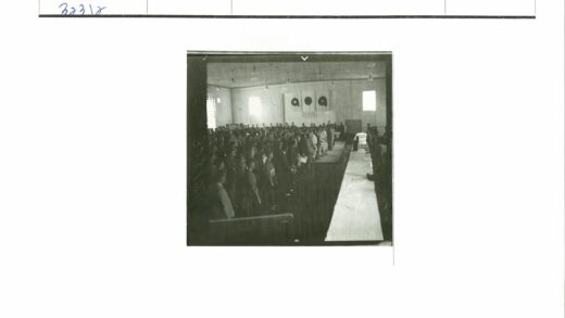历史会议现场人物合影.jpg