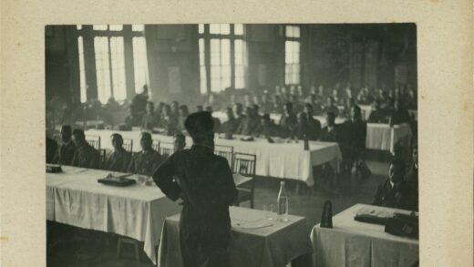 历史会议现场演讲场景.jpg
