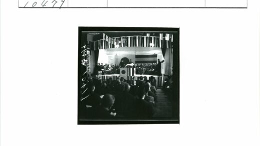 历史会议现场演讲场景.jpg
