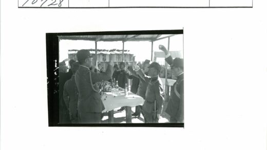 历史军事集会场景.jpg