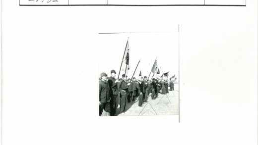 历史制服团队草地合影.jpg