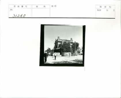 历史建筑与梯子街景.jpg