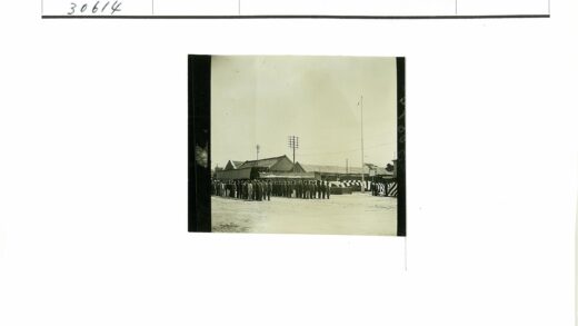 历史建筑与电线杆街景.jpg