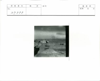 历史建筑与阴云天空.jpg