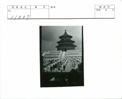 历史建筑前的集体合影.jpg