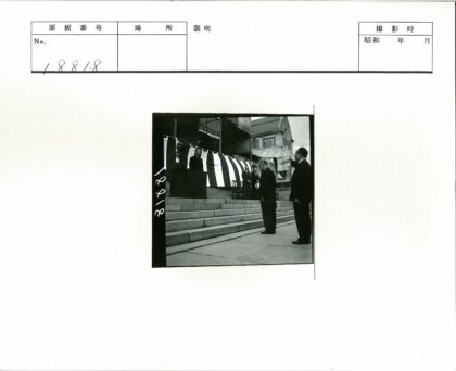 历史建筑前的集体合影.jpg