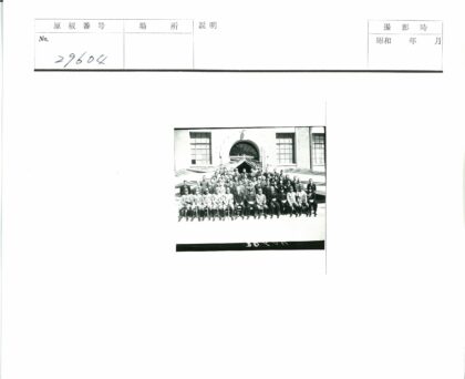 历史建筑前集体合影.jpg