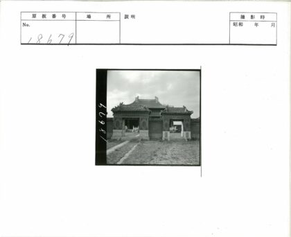 历史建筑华丽外观与双入口景观.jpg