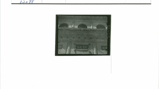 历史建筑外观与汉字招牌.jpg