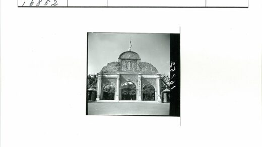 历史建筑拱门圆顶旗帜景观.jpg