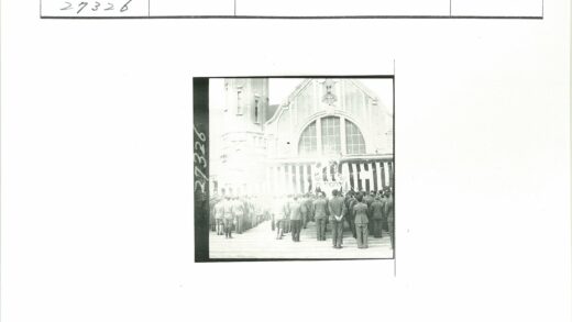 历史建筑拱门高塔集会.jpg