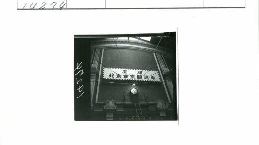 历史建筑日文横幅时钟装饰.jpg