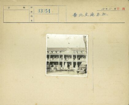 历史建筑钟楼与雕像街景.jpg