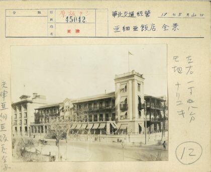 历史建筑高塔与晴空景色.jpg