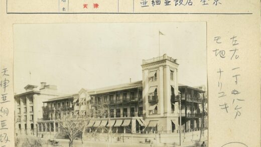 历史建筑高塔与晴空景色.jpg