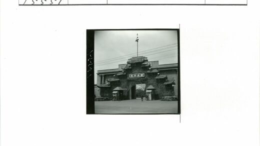 历史拱门装饰与岗亭入口.jpg