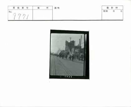 历史游行中的电车街道.jpg
