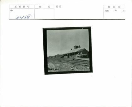 历史火车站砖墙塔顶群山背景.jpg