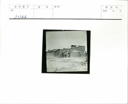 历史砖砌建筑与瞭望塔景观.jpg