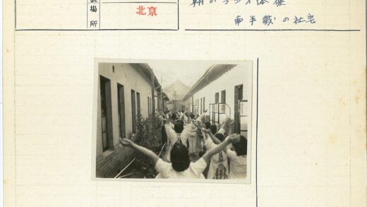 历史聚会中的集体欢呼.jpg