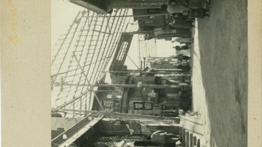 历史街景屋顶下的市井生活.jpg